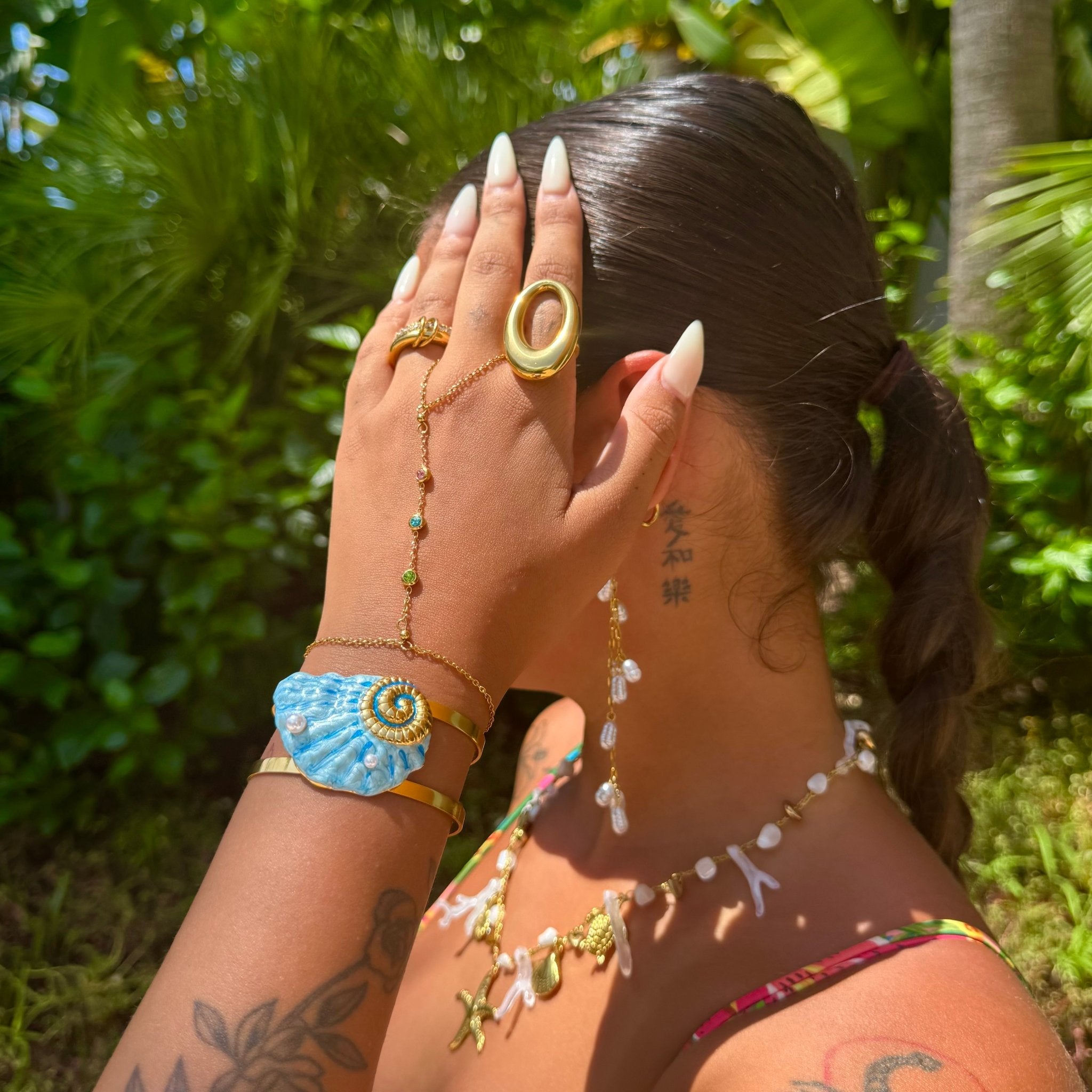 Alora Gold Hand Chain - ILLUSIVE JEWELS