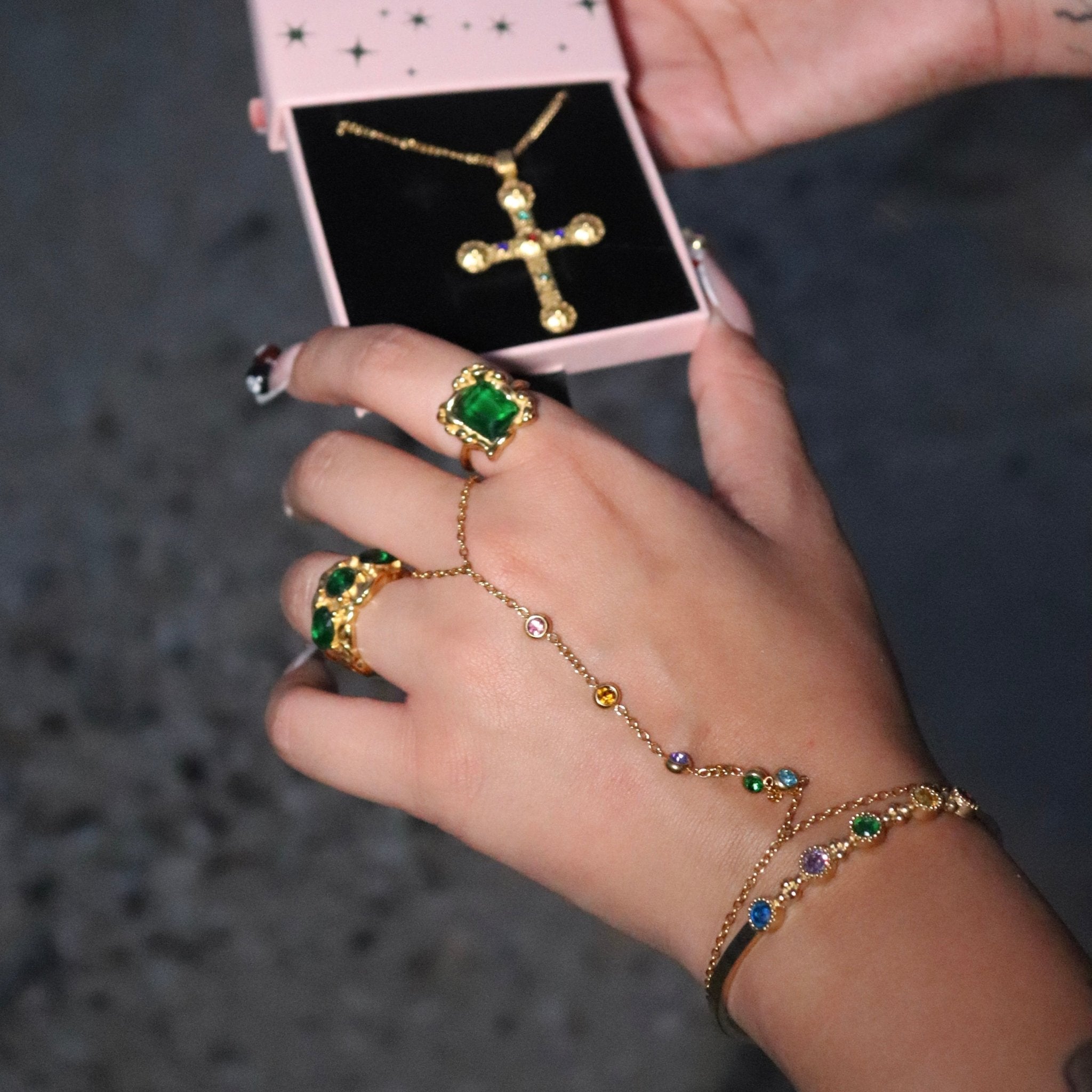 Alvie Gold Hand Chain - ILLUSIVE JEWELS