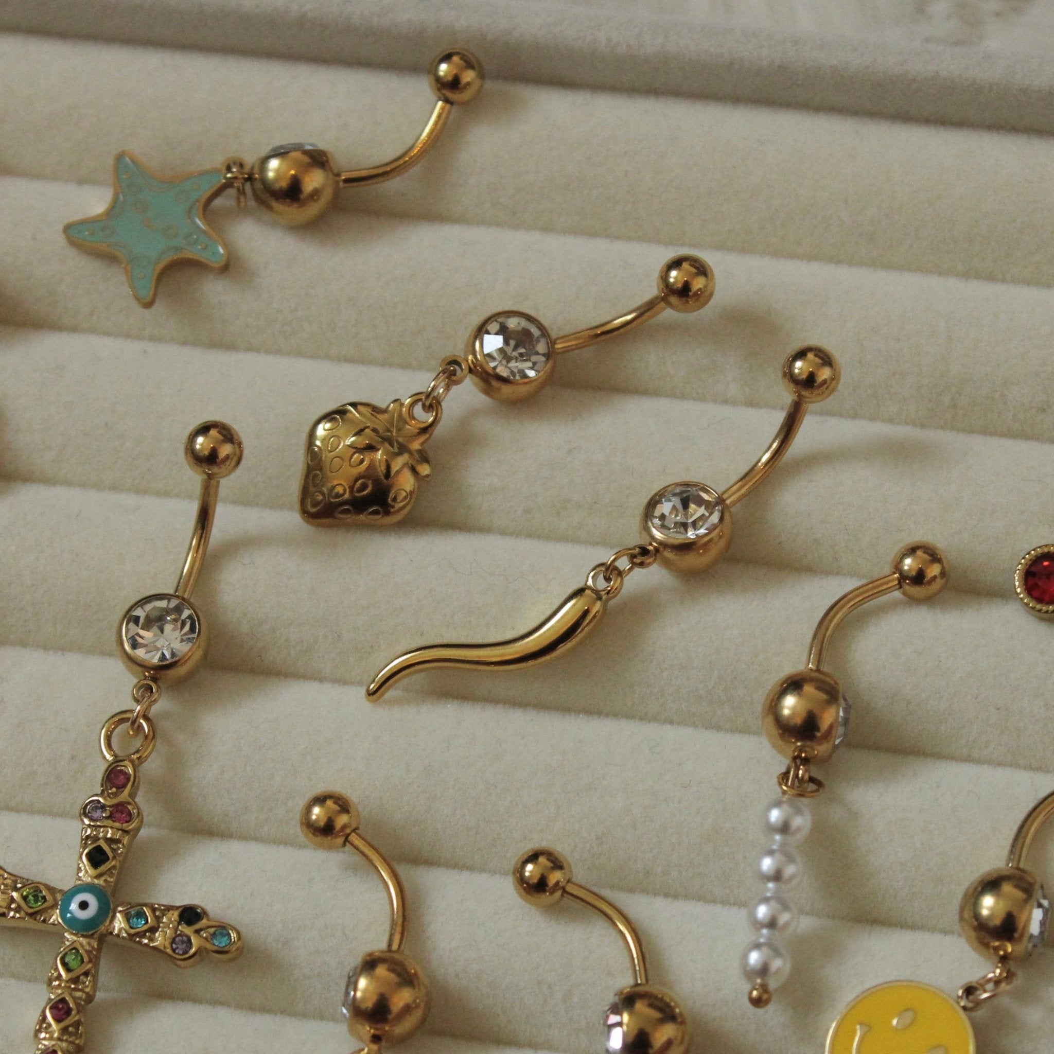 Gold Chilli Belly Bar - ILLUSIVE JEWELS