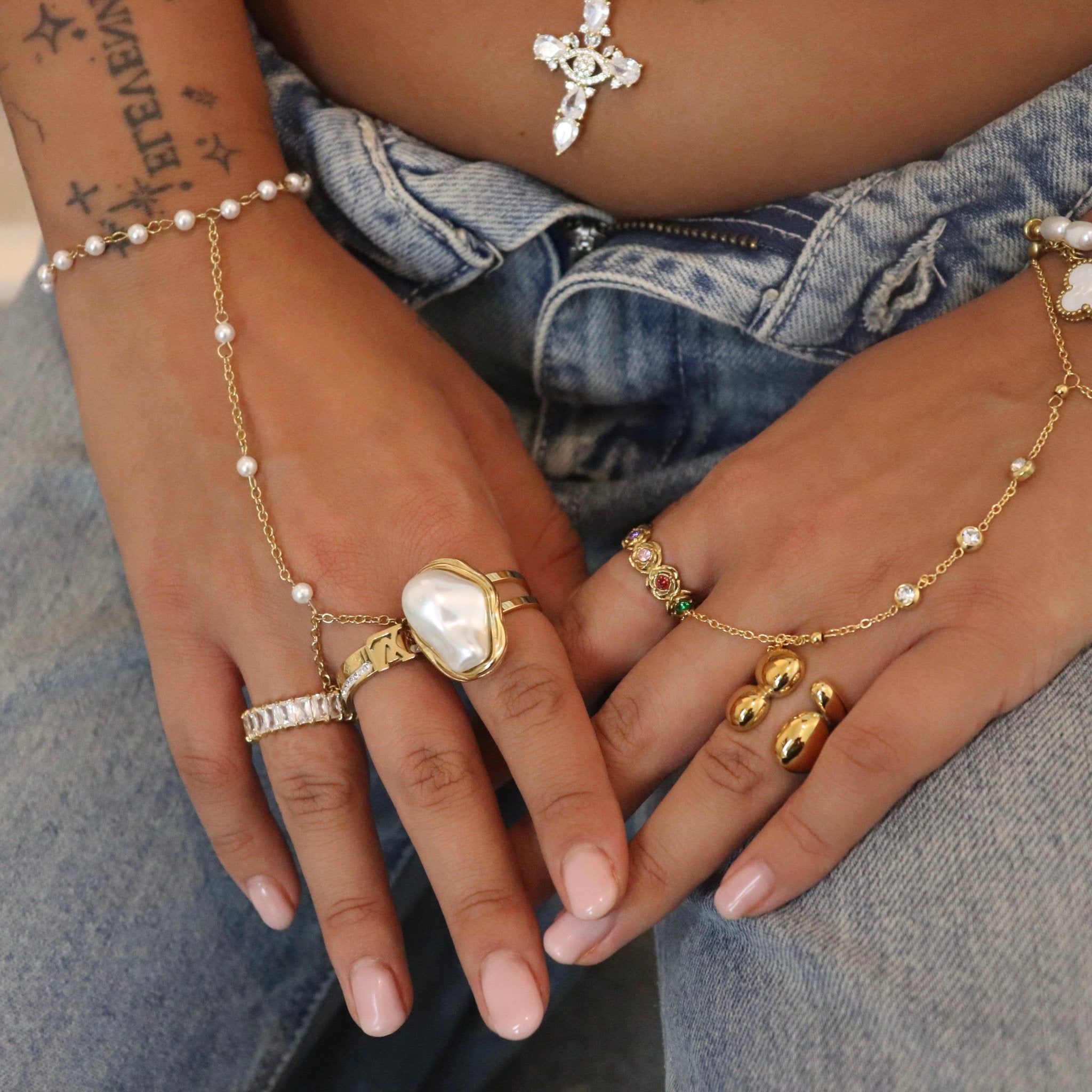 Pearl Hand Chain - ILLUSIVE JEWELS