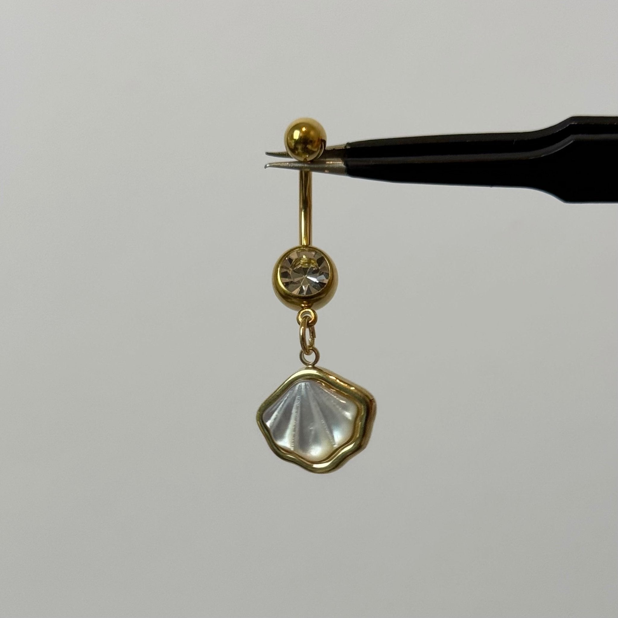 Pearlescent Shell Belly Bar - ILLUSIVE JEWELS