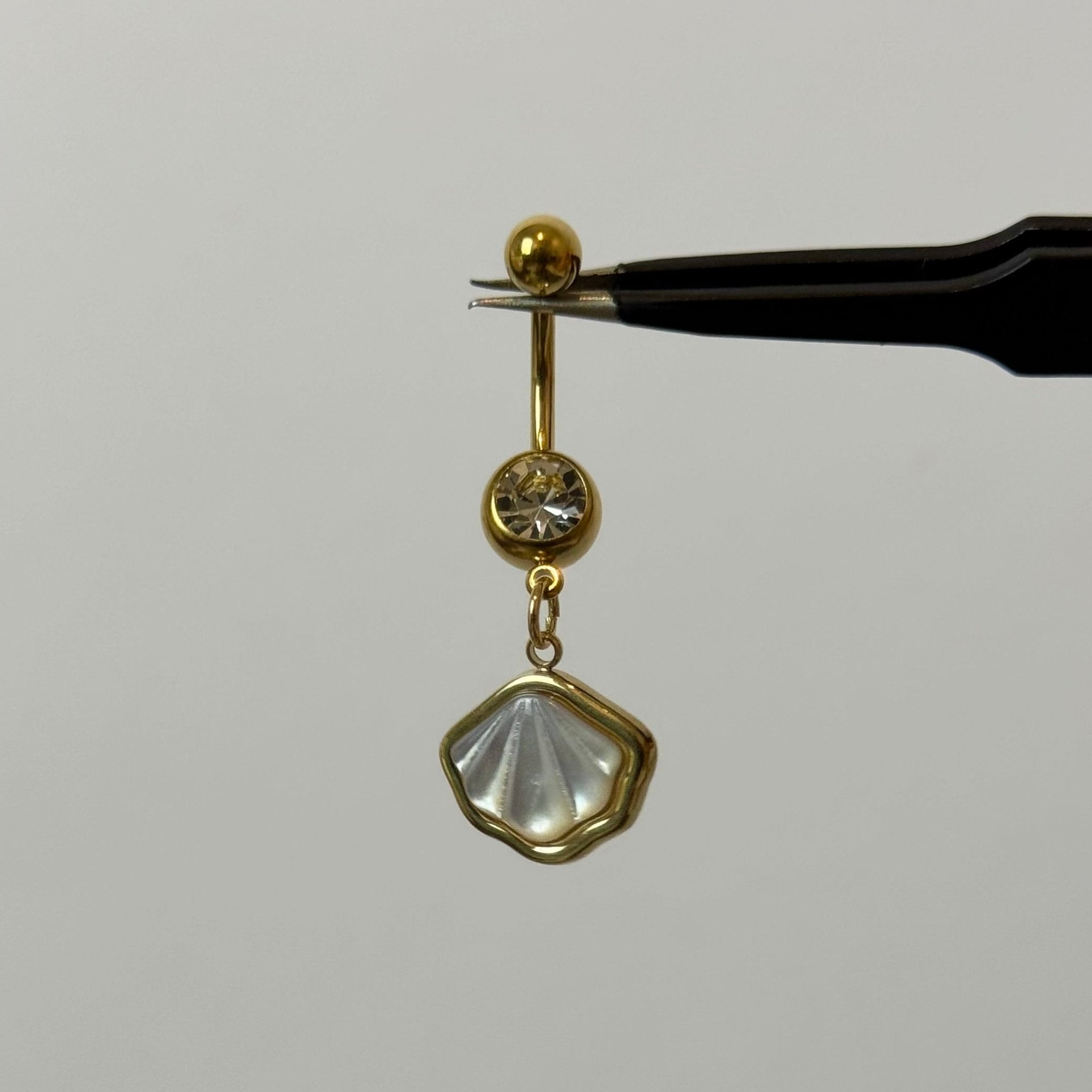 Pearlescent Shell Belly Bar - ILLUSIVE JEWELS
