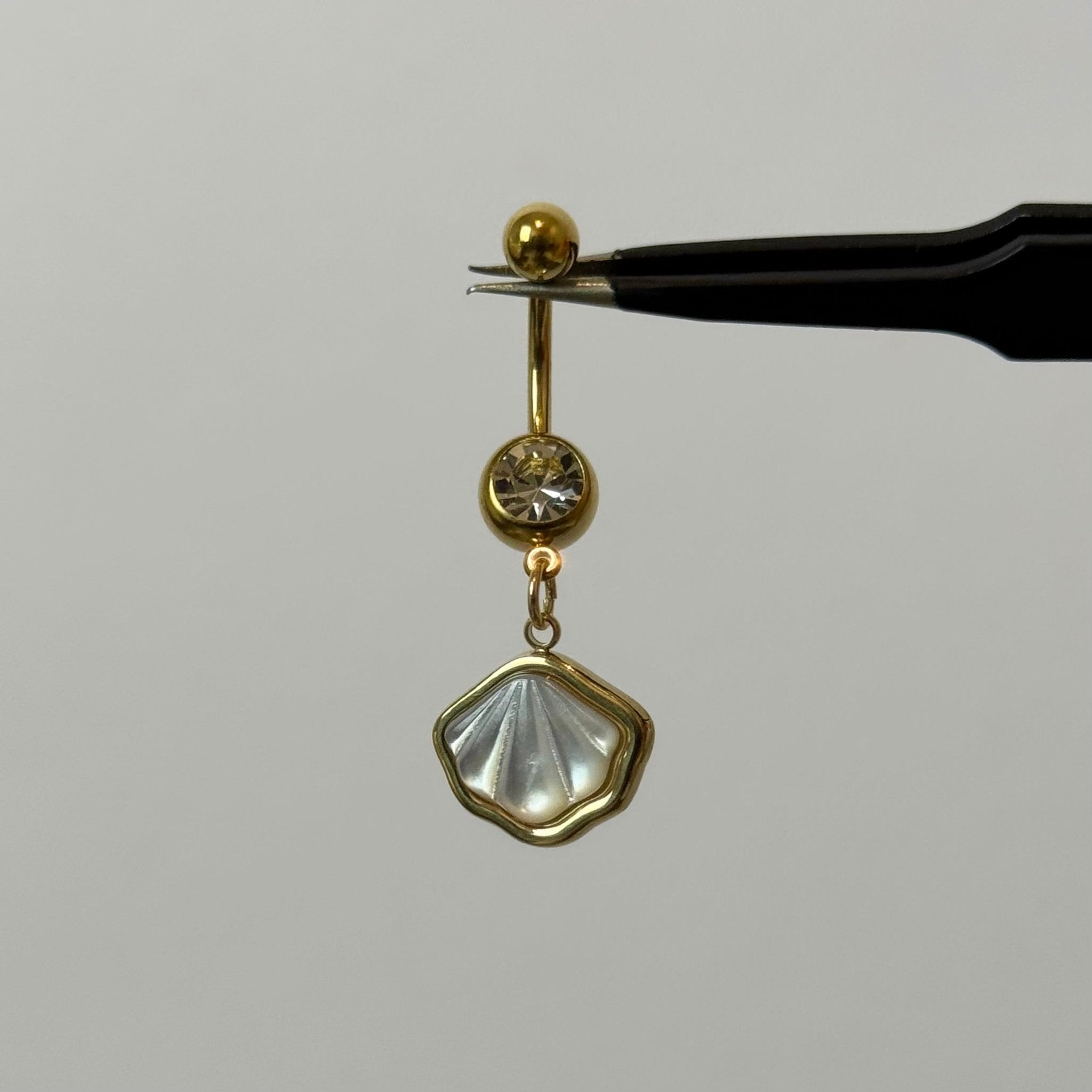 Pearlescent Shell Belly Bar - ILLUSIVE JEWELS