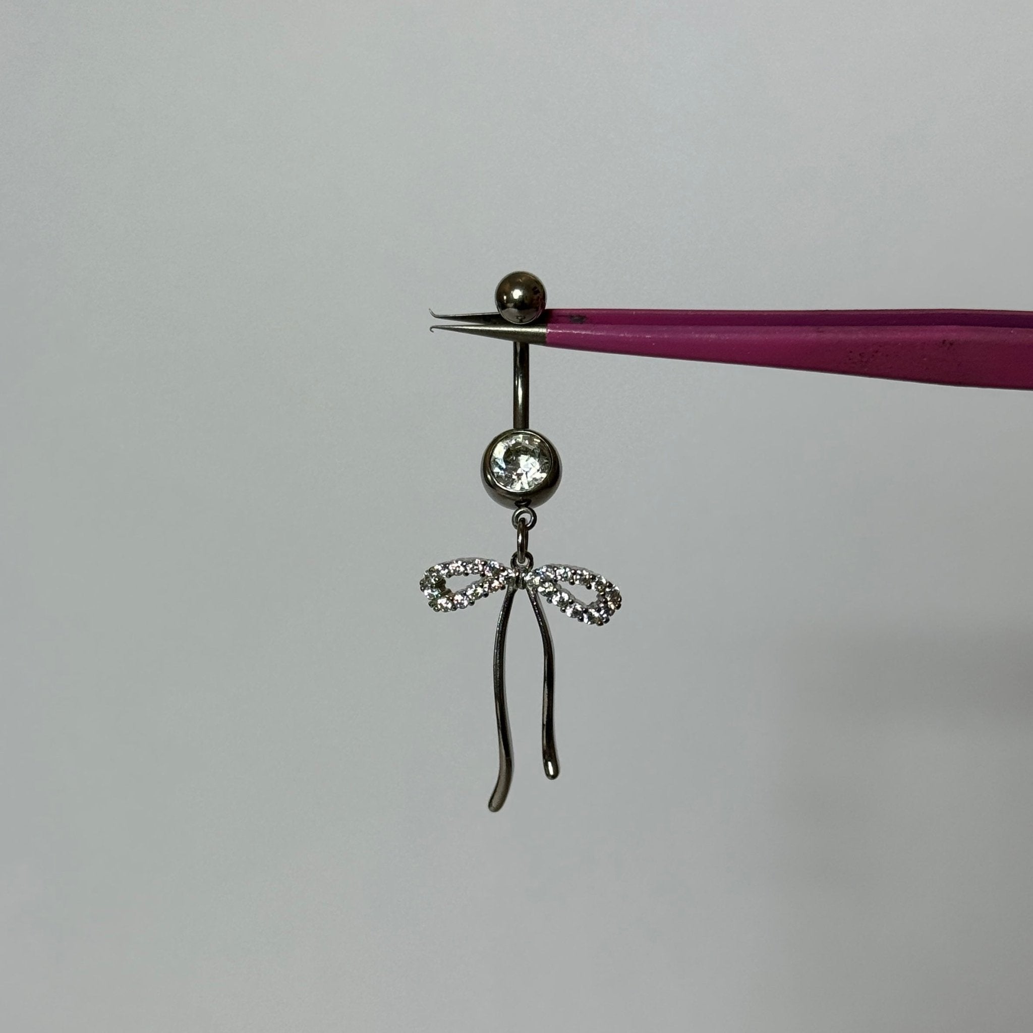 Silver Dangling Bow Belly Bar - ILLUSIVE JEWELS