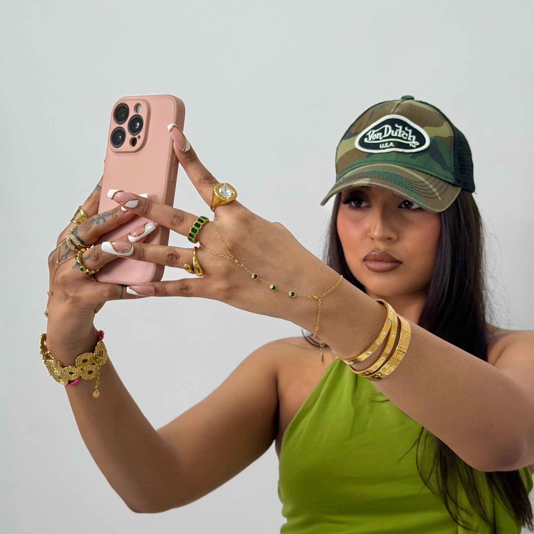 Soleia Gold Bangle - ILLUSIVE JEWELS